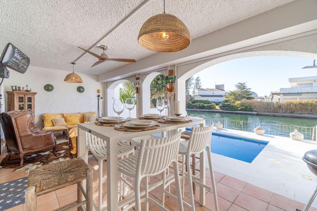 2027 Casa De Pescador Con 3 Habitaciones, Piscina Y Amarre By Homeselectspain Empuriabrava Luaran gambar